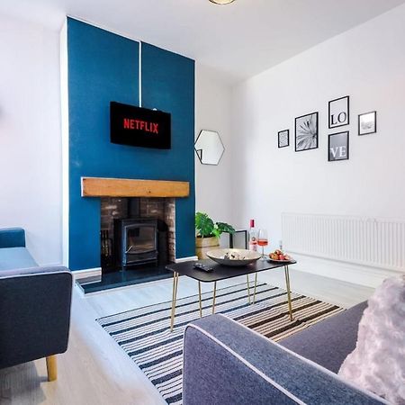 Large 4 Bedroom Home With Free Parking Near Mediacityuk Manchester Exteriör bild