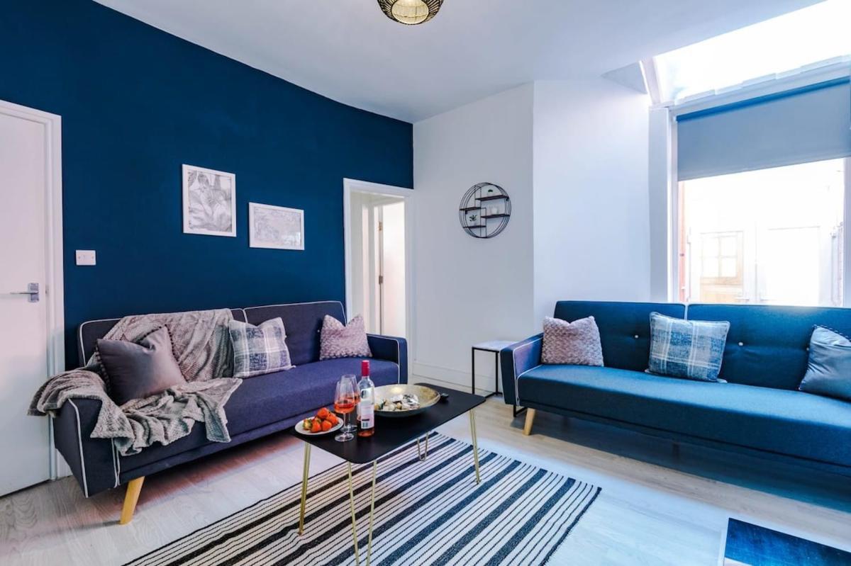 Large 4 Bedroom Home With Free Parking Near Mediacityuk Manchester Exteriör bild