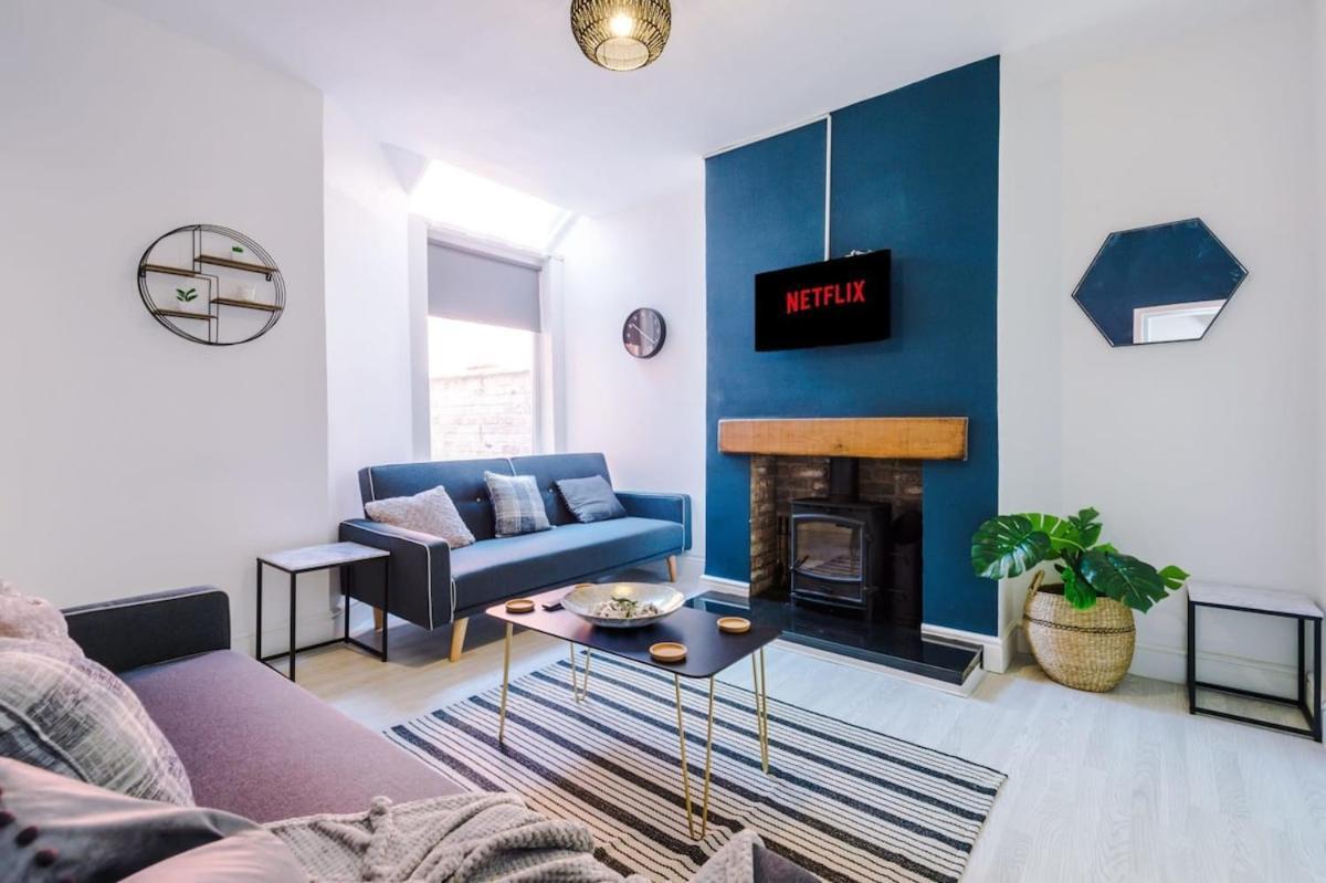 Large 4 Bedroom Home With Free Parking Near Mediacityuk Manchester Exteriör bild