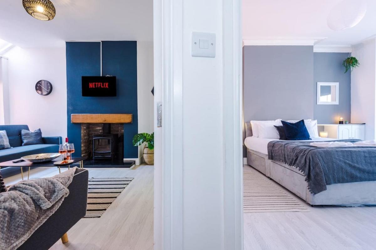 Large 4 Bedroom Home With Free Parking Near Mediacityuk Manchester Exteriör bild